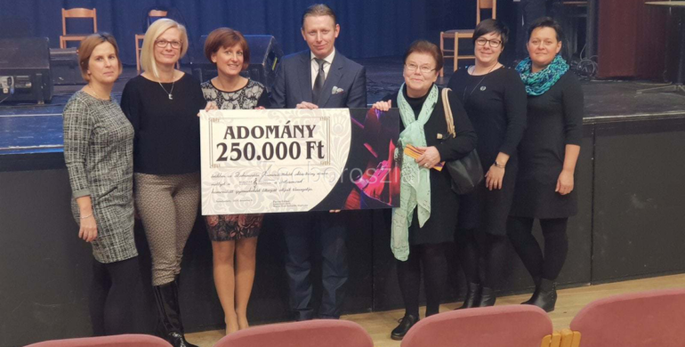 A Csík Zenekar koncertjének bevételéből a Zseboroszlán Alapítványt támogatták